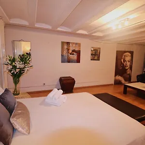  Hostal Efate